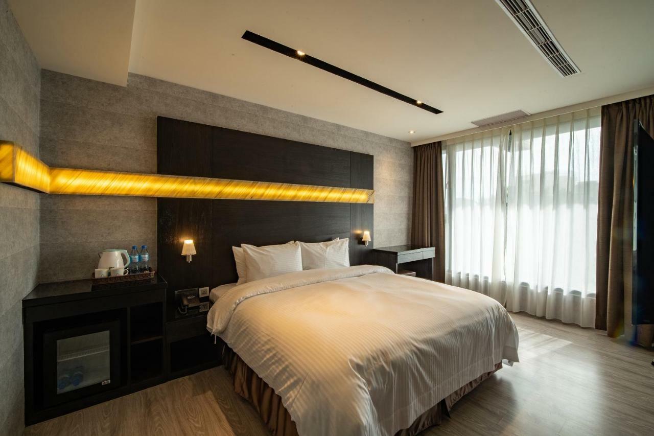 Fengjia Hotel Bell Taichung Exterior photo